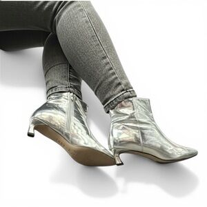 Silver ankle boots NWT Gianni Bini size 8